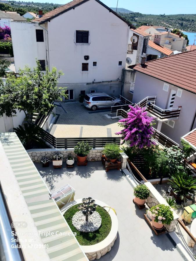 -Villa Sjor -Primosten-Apartmani- Has 2 Large Apartments And 2 Smaller Ones -Primosten Lokvice 6 المظهر الخارجي الصورة